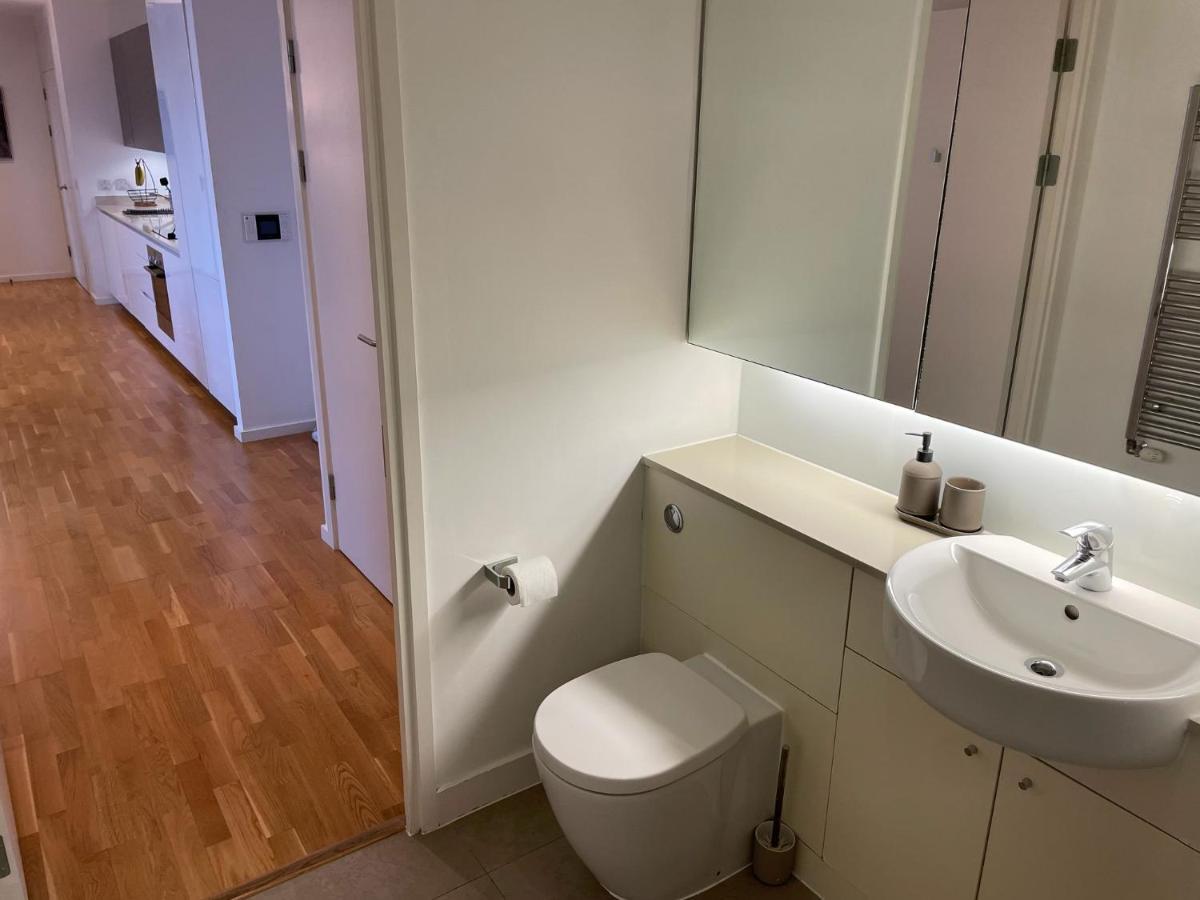 לונדון Luxury En-Suite Room Olympic Village In Shared Apartment מראה חיצוני תמונה