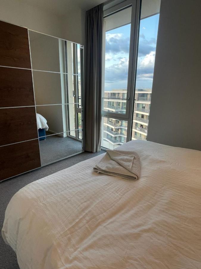 לונדון Luxury En-Suite Room Olympic Village In Shared Apartment מראה חיצוני תמונה